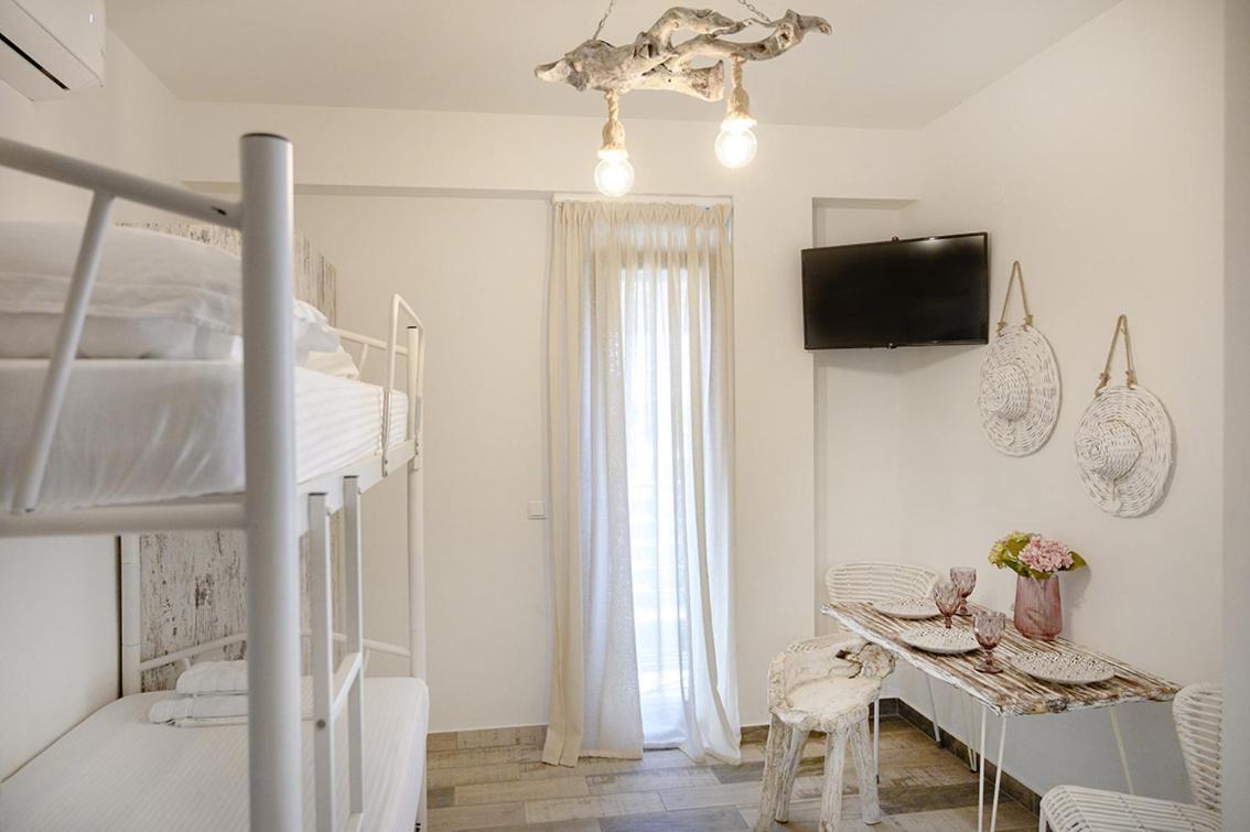 Meltemi Luxury Apartments Nea Roda Exterior photo
